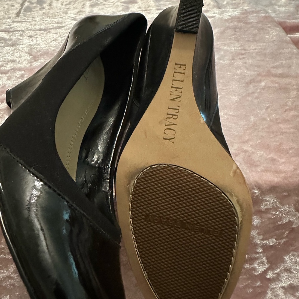Ellen Tracy Black Patent Leather wedge pumps - Picture 4 of 8